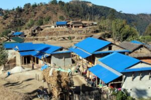 चुरे फेदीका बासिन्दा गाउँ छाड्दै