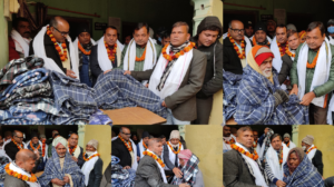 वडा अध्यक्षले व्यक्तिगत बाँडे न्यानो कम्वल, प्रदेशका अर्थ मन्त्री सहभागी