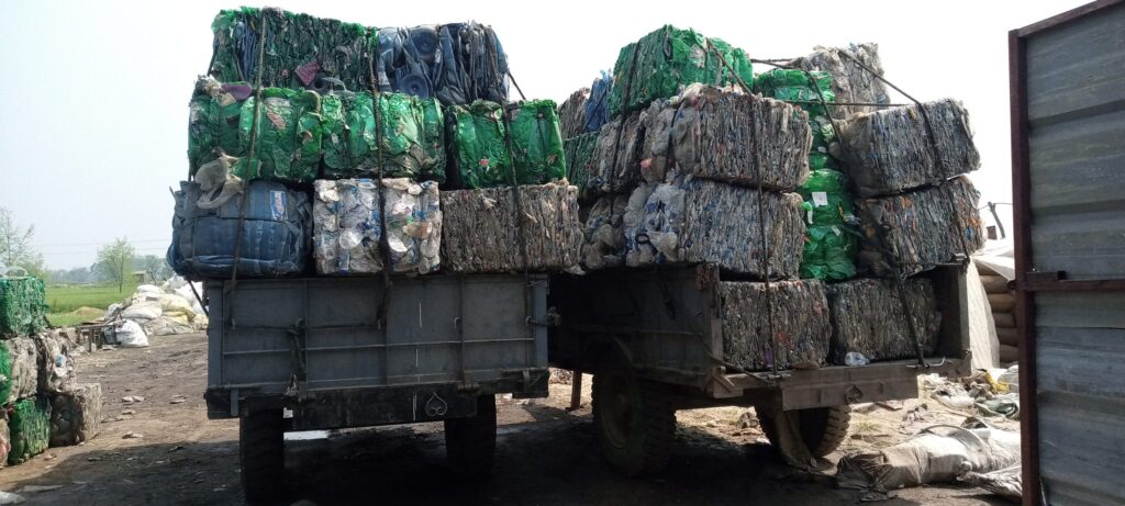 प्रहरीकै संरक्षणमा भिस्वा नाकाबाट तस्करीको ताण्डब :तस्करहरु को अखाडा