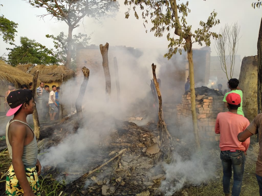 वीरगञ्ज को अलौं मा ३ घर जलेर नष्ट