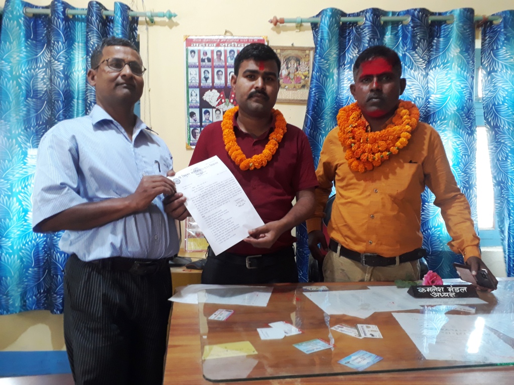 महोतरीमा सचिवद्वारा शिक्षकमाथि हातपात, न्याय माग्दै विद्यालय बन्द