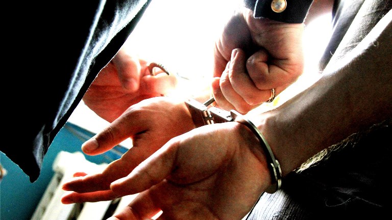 विदेशीलाई लुटपाट गर्ने समूह प्रहरीको फेलामा