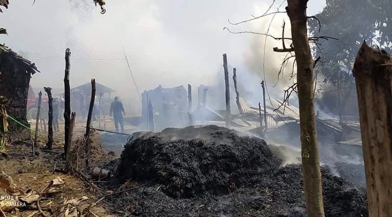 सप्तरीको डाक्नेश्वरीमा एकै पटक पाँच घरमा आगलागी, २० लाख बढीको क्षति
