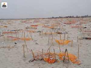 शवले भरियो गंगा किनार, हरेक दिन बगेर आउँछन् ६०–७० शव गणना गर्न कठिन?