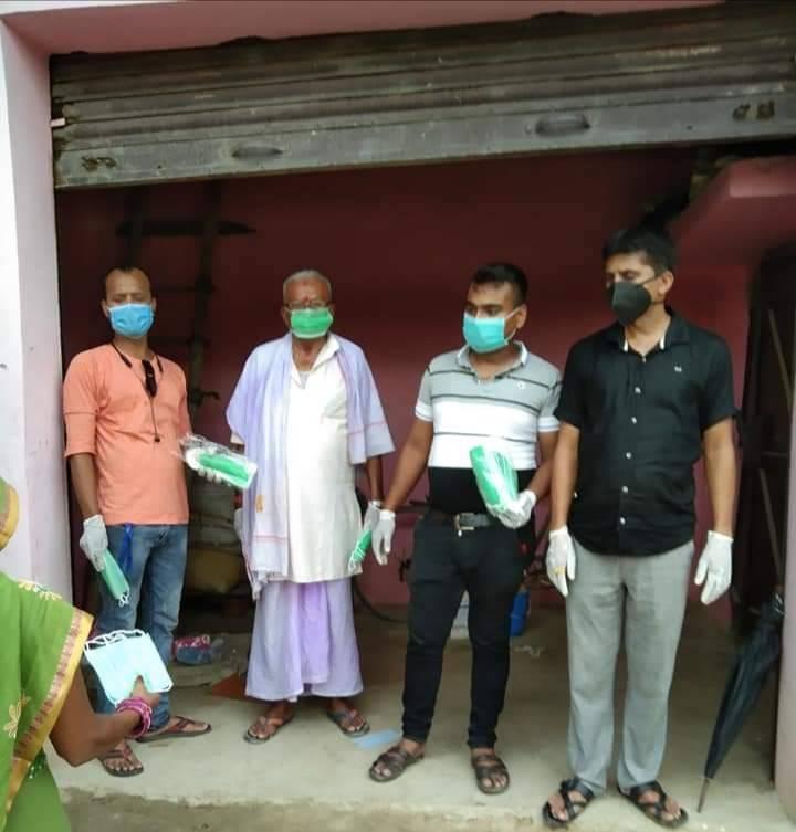 राष्ट्रवादी नागरिक समाज धनुषाले गरे स्थानीय सुरक्षाकर्मी र सर्वसाधारणलाई स्वास्थ्य समाग्री वितरण