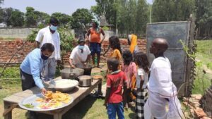 जनकपुरको जमिरियादेवी धर्मशालामा निषेधाज्ञा अवधिभर वडाअध्यक्ष साहद्धारा निःशुल्क खानाको व्यवस्था