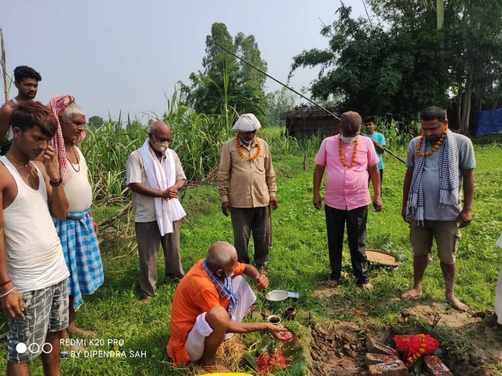 सक्रिय समाजसेवी लक्ष्मी महतोद्वारा सामुदायिक भवनको सिलान्यास