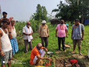 सक्रिय समाजसेवी लक्ष्मी महतोद्वारा सामुदायिक भवनको सिलान्यास