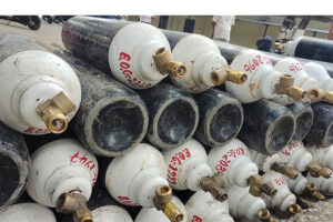 अस्पताललाई अक्सिजन सिलिण्डर हस्थानंत्रण