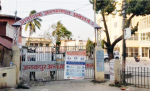 कोरोना शंकास्पद बिरामीको मृत्यु भएपछि प्रादेशिक अस्पतालको आईसीयु कक्षमा तोडफोड