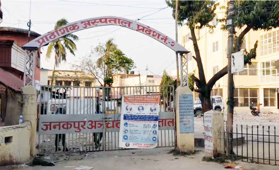 कोरोना शंकास्पद बिरामीको मृत्यु भएपछि प्रादेशिक अस्पतालको आईसीयु कक्षमा तोडफोड