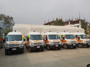 नियम नहुदा अटो एम्बुलेन्स पनि बिरामी छाडेर यात्रु ओसार्दै