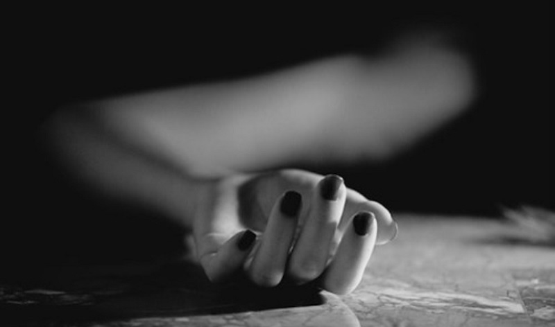 सर्लाहीमा आफ्नै स्कुलको छतबाट खसेर हेडमास्कटर श्रीमतीको मृत्यु