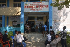 नयनपुर अस्पताल: स्वास्थ्यकर्मी कोरोना संक्रमित भएपछि इमर्जेन्सी बाहेकका सबै सेवा बन्द