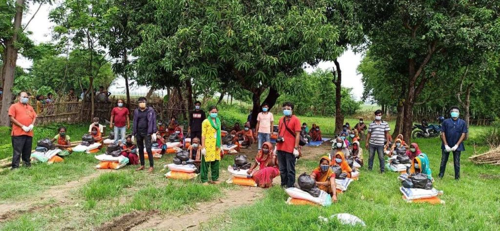 कञ्चनरुपमा हातमुख जोर्न समस्यामा परेका एक सय मुसहर परिवारलाई राहत वितरण