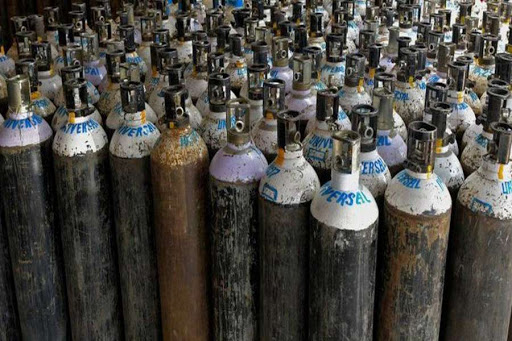 चिनवाट १८ हजार अक्सिजन सिलिन्डर आइपुगे नेपाल