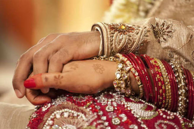 बिहेपछिको हनिमुन सुरु हुनै लाग्दा दुलाहालाई लाग्यो खोकी, डराएकी दुलहीले गरिन् यस्तो काम, सबैको उड्यो होस!