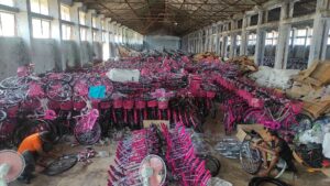 प्रदेश-२ सरकार: अक्सिजनको जोहो गर्नुपर्ने समय साइकल बितरण र विकास निर्माणमा केन्द्रित: के होला त् मधेश लाइ?