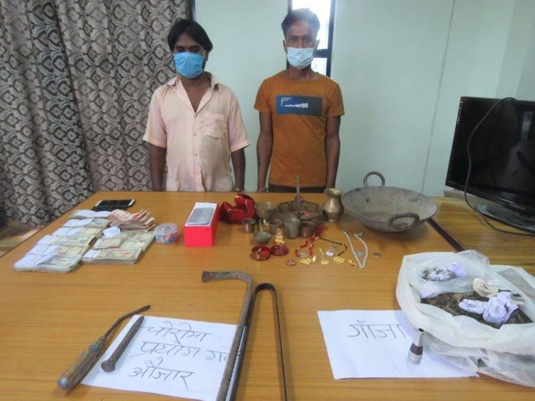 बिराटनगर बाट लाखौं नगदसहित दुई पक्राउ