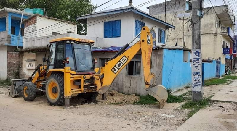औरही खोलाबाट टिपर र जेसीबी प्रहरी नियन्त्रणमा, गाडी सञ्चालक फरार