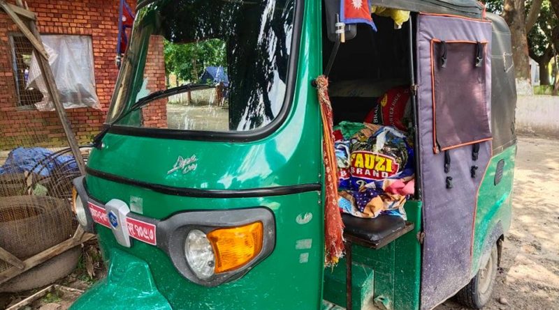 धनुषामा मदिरा लोड अटो चालकसहित ४ जना प्रहरी नियन्त्रणमा