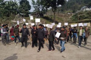 बहुचर्चित अरुण तेस्रो जलविद्युत आयोजना प्रभावित स्थानीयवासी वर्षौंदेखि मुआब्जाको लडाइँमा