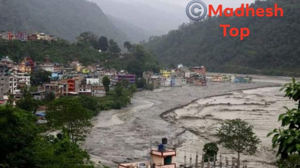 मेलम्ची खोलामा फेरि फेरी आयो भीषण बाढी