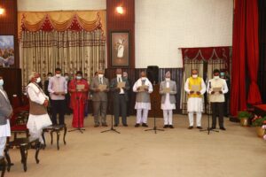 के.पी शर्मा ओलीले गरे मन्त्रिपरिषद् पुनर्गठन, कसलाई कुन मन्त्रालय को गए बाहिर र को भित्र ?