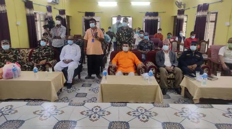 क्लोथ बैंकलाई नेपाली सेनाद्वारा स्वास्थ्य सामग्री प्रदान