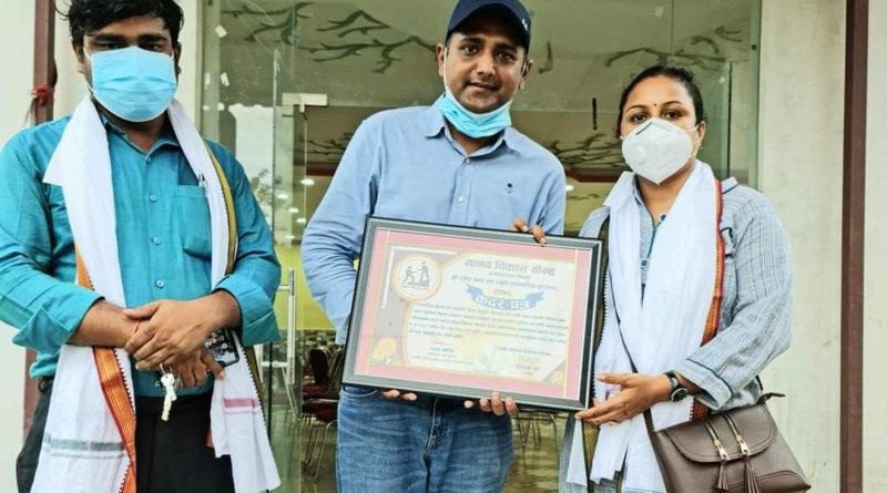 उमेशचन्द्र झा स्मृति पत्रकारिता पुरस्कार" यस बर्ष पत्रकार मनिका झा लाई प्रदान गरिएको छ