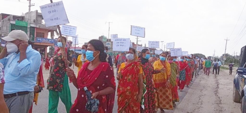 ट्रमा सेन्टर ढल्केवरमै बन्नुपर्ने मेयर महतोविरुद्ध स्थानीय जनताको प्रदर्शन