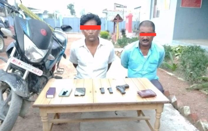 सर्लाहीबाट पेस्तोलसहित दुई भारतीय नागरिक सशस्त्र बलको नियन्त्रणमा