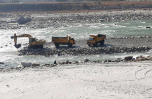 चुरे विनाशमा बल पुग्ने सरकारको नीति, १४ जिल्लाका ९२ ठाउँबाट ढुंगा, गिटी र बालुवा भारत पठाउने तयारी