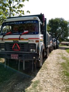अवैध उत्खनन गरिएको बालुवासहित टिपर र ट्याक्टर नियन्त्रणमा