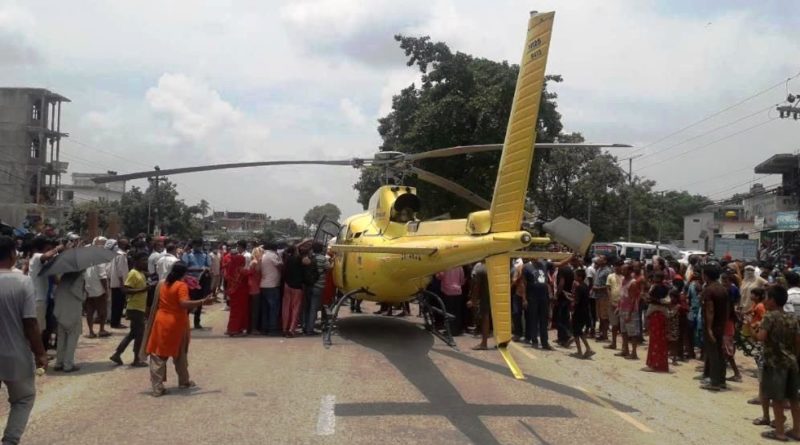 सर्लाहीमा मोटरसाइकल बिजुली पोलमा ठोकिदा युवक गम्भीर: हेलिकप्टरबाट काठमाडौं