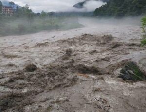 सिन्धुपाल्चोकको हेलम्बुमा बेपत्ता हुनेको संख्या ७ पुग्यो, १ जनाको शव फेला