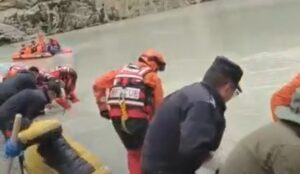 चिनियाँले पानी तर्काउन थालेपछि नेपालमा खतरा कम हुँदै