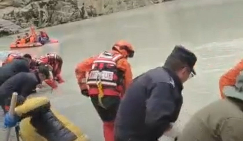 चिनियाँले पानी तर्काउन थालेपछि नेपालमा खतरा कम हुँदै