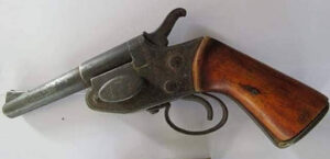 धनुषाको तिनकौरियाबाट कटुवा पेस्तोलसहित दुई युवक पक्राउ