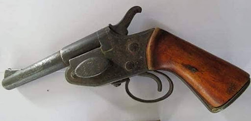 धनुषाको तिनकौरियाबाट कटुवा पेस्तोलसहित दुई युवक पक्राउ