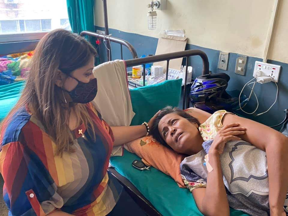 कलाकार पल्पसा डंगोल ‘चम्सुरी’ अस्पताल भर्ना