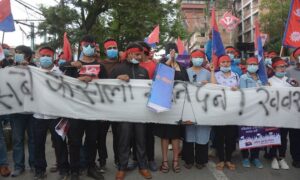 सर्वोच्चको फैसलाको विरोधमा एमालेको युवा सङ्गठन सडकमा